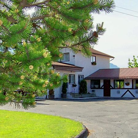 Bavarian Orchard Motel Крестън Екстериор снимка